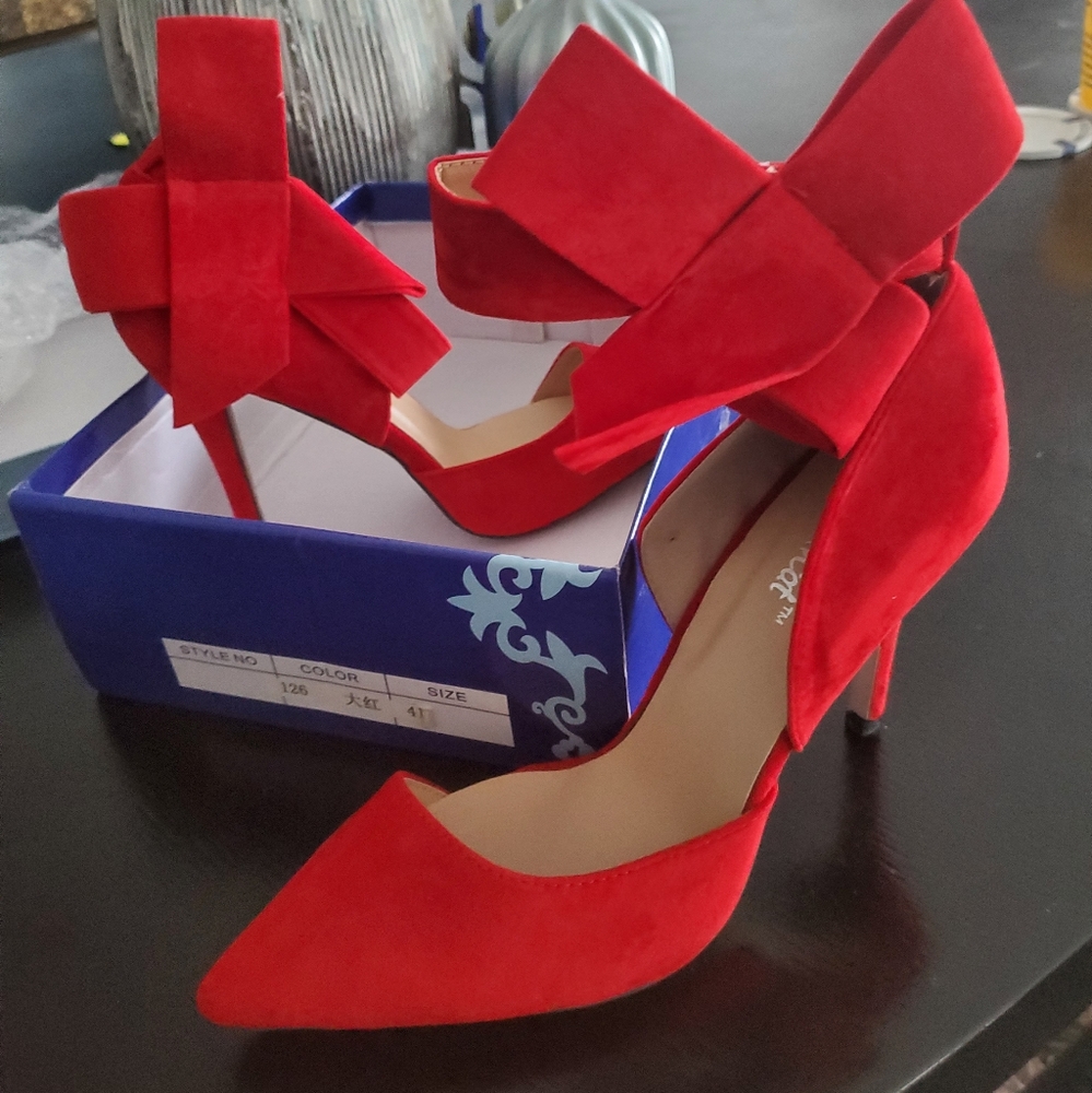 Pointy suede high heel with bow. NIB euro 41